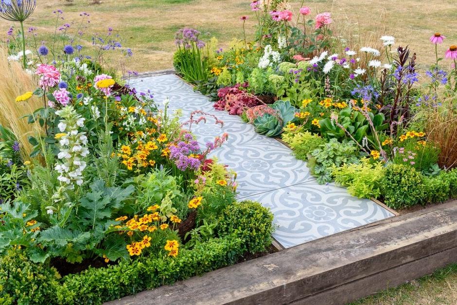 Weeders and Bloomers Greener Border at RHS Tatton Park 2022