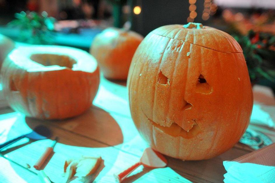 Make a pumpkin lantern