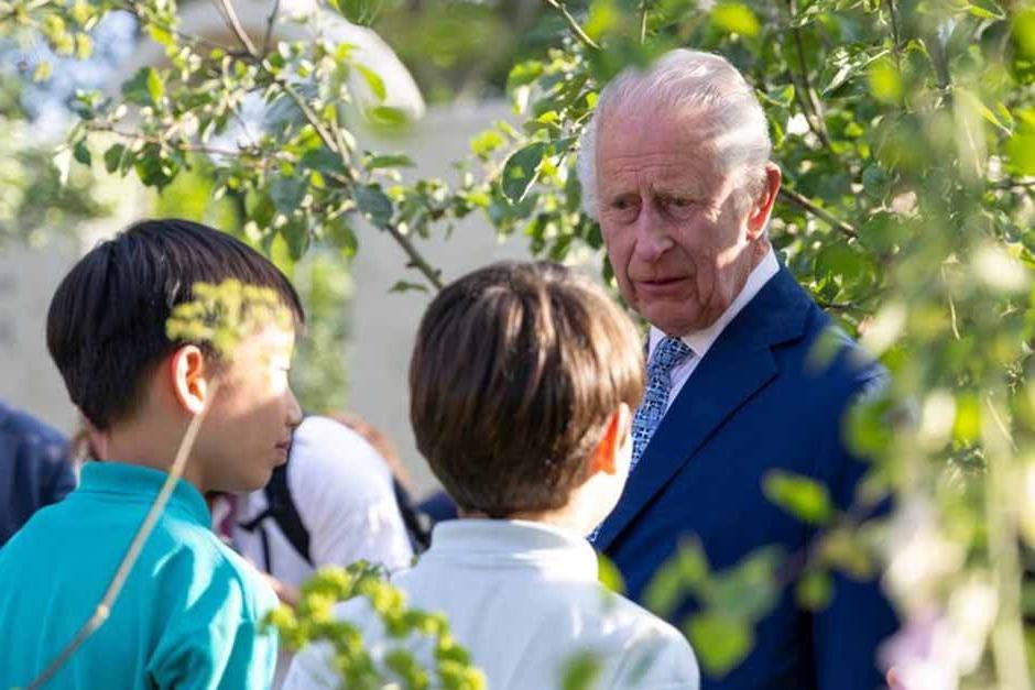 The King chats to children at RHS Chelsea 2024