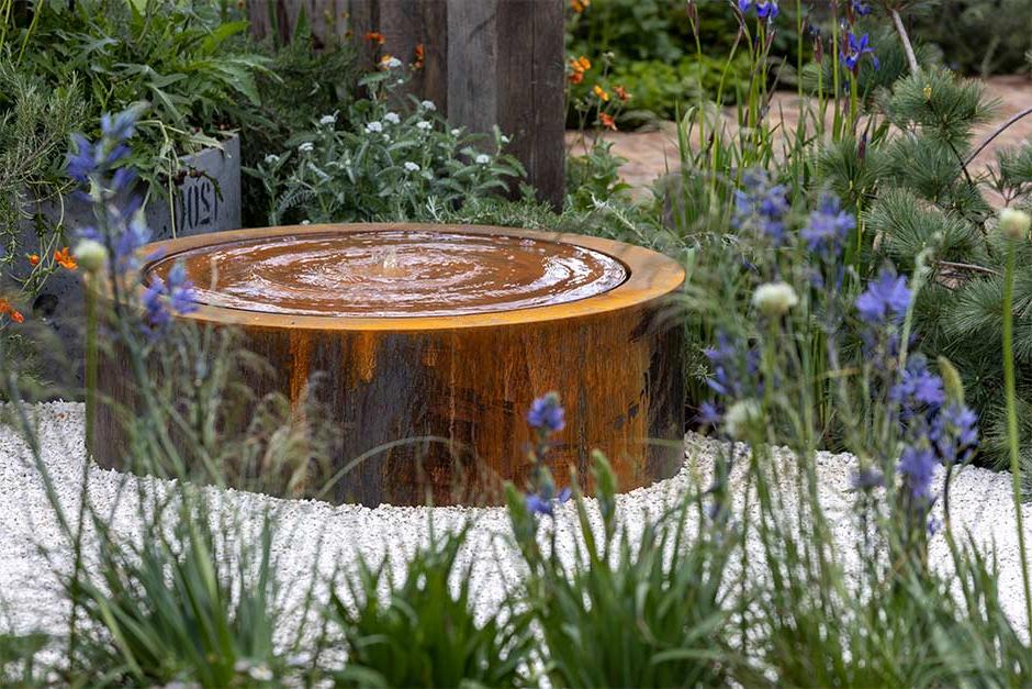 Water feature and planting combinations in the Vitamin G Garden